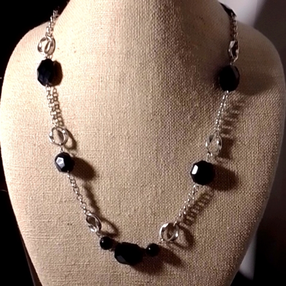 Jewelry - White House Black Market Necklace